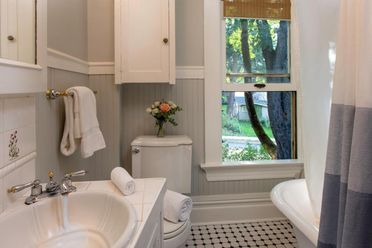 Inn At The Gorge Hood River Bagian luar foto